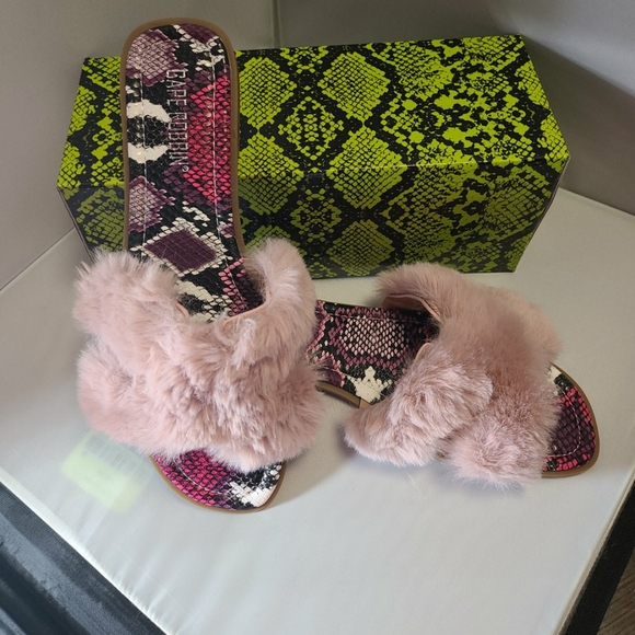 Pink faux fur sandals slip ons - Picture 2 of 10